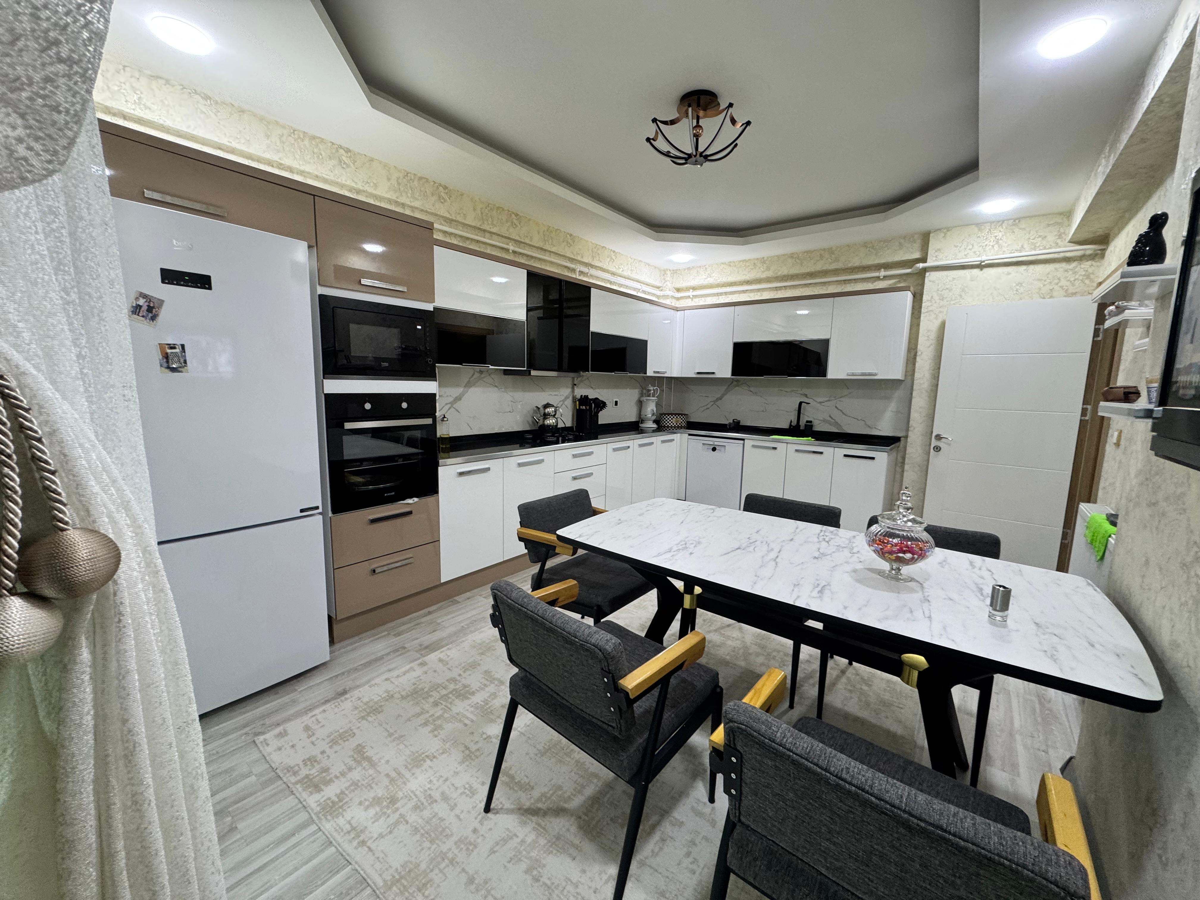 ARDMAX GAYRİMENKUL’den BAĞCILARIN MERKEZİ KAMIŞLO CADDESİNDE SATILIK 3+1 FIRSAT DAİRE!