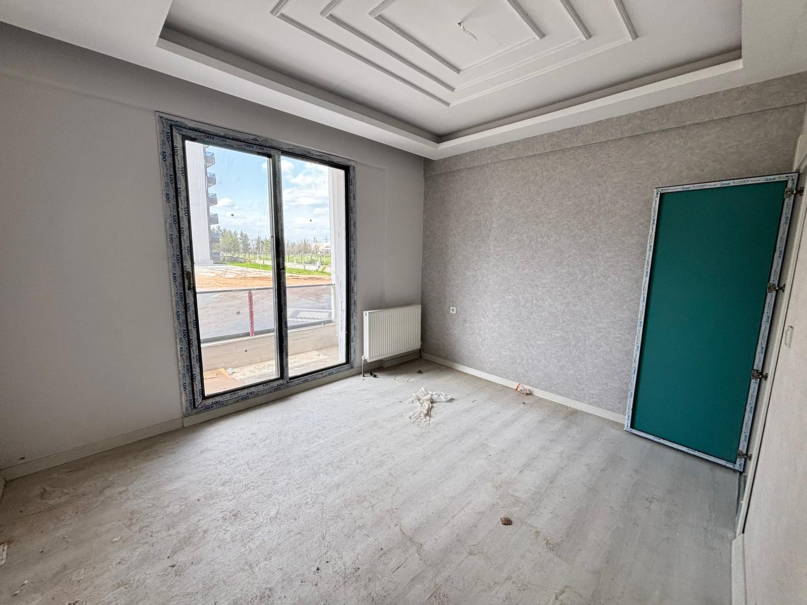 √ YENİŞEHİR BÖLGESİ ANA CADDE ÜZERİ ALTINDAĞ KARŞISI √