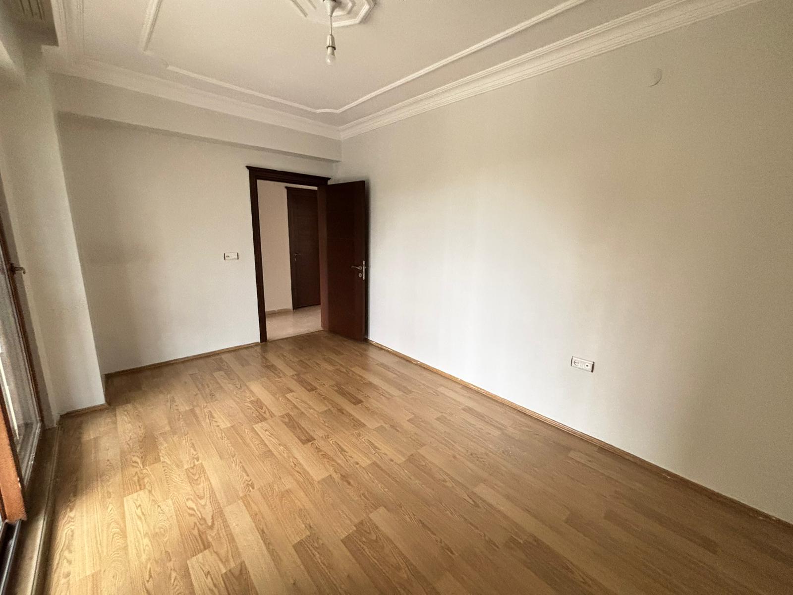 YENİŞEHİR ÜÇKUYULAR KAPALI SEMT PAZARI KARŞISI SATILIK 4+1 DAİRE