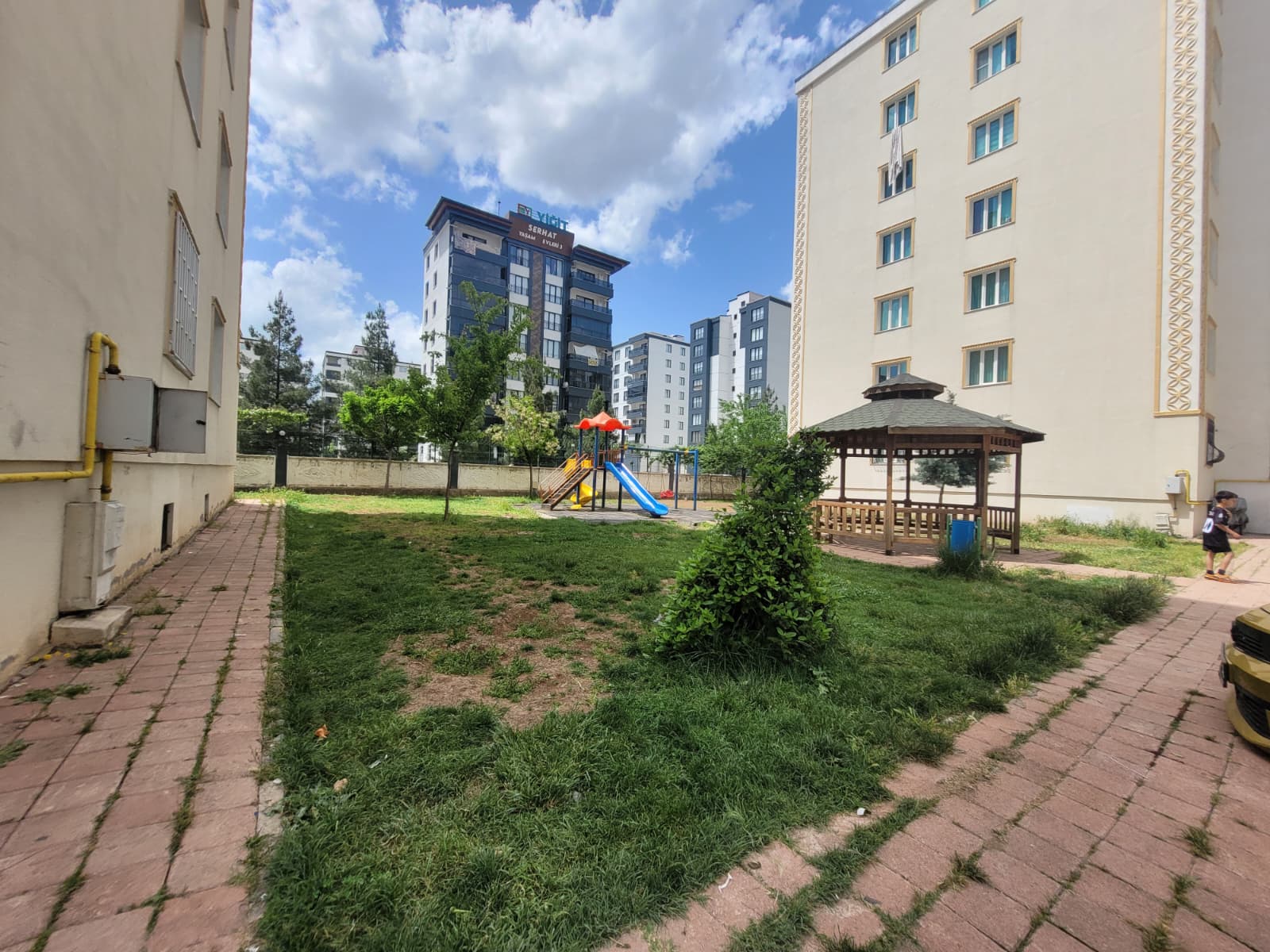 BUGÜN AL YARIN KAZAN HAVAALANI KAVŞAĞINDA YÜKSEK TALEP GÖREN BÖLGEDE SATILIK 2+1 DAİRE